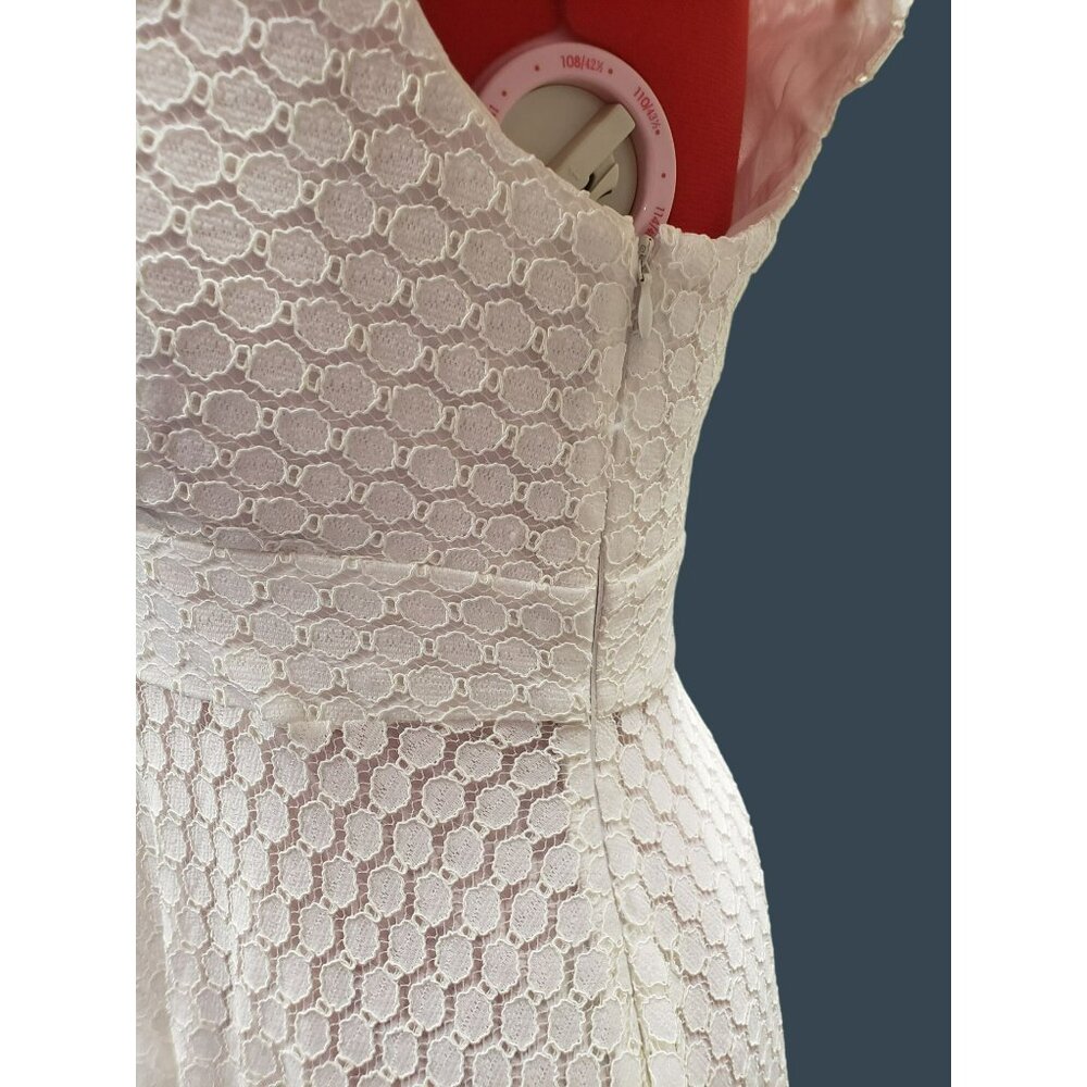 Betsey Johnson White Eyelet Fit Flare Dress, Size 12, Collar Cap Sleeve side zip - Picture 7 of 10